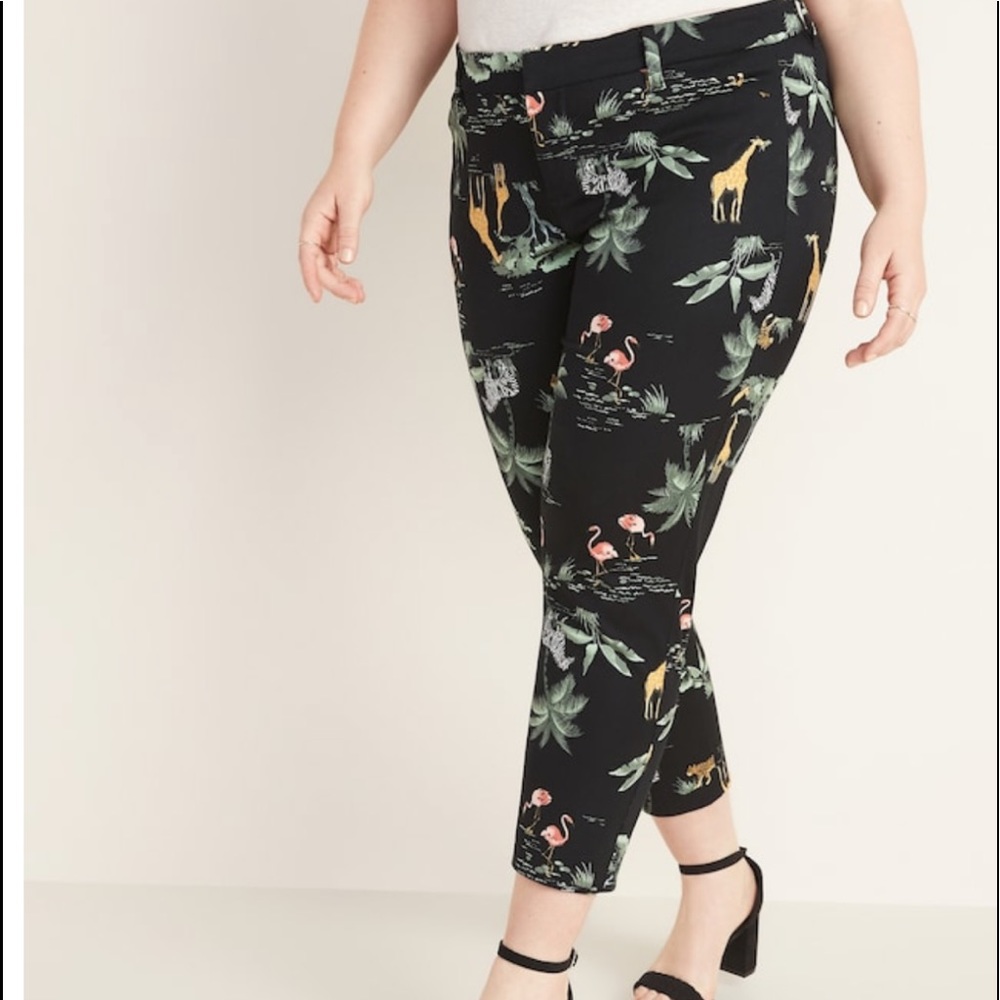 Old navy jungle print jeans 🦒🐆🦩🦓🌴